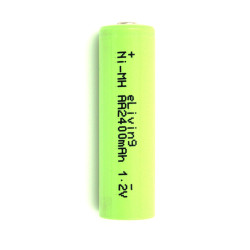4 piles AA rechargeables. 2 400 mAh, 1,2 V NiMH