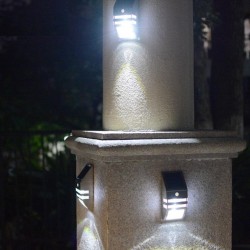Lampe d'extérieur de luxe en acier inoxydable alimentée par le soleil. Avec détecteur jour-nuit et détecteur de mouvement.